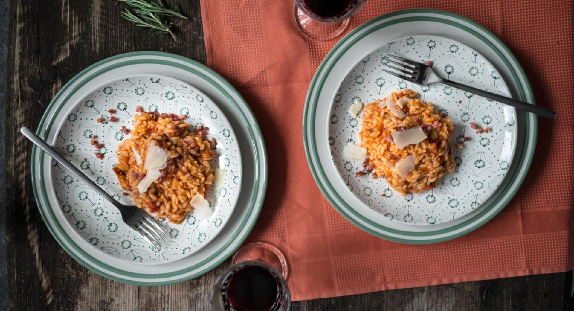 Risotto de tomate con bacon