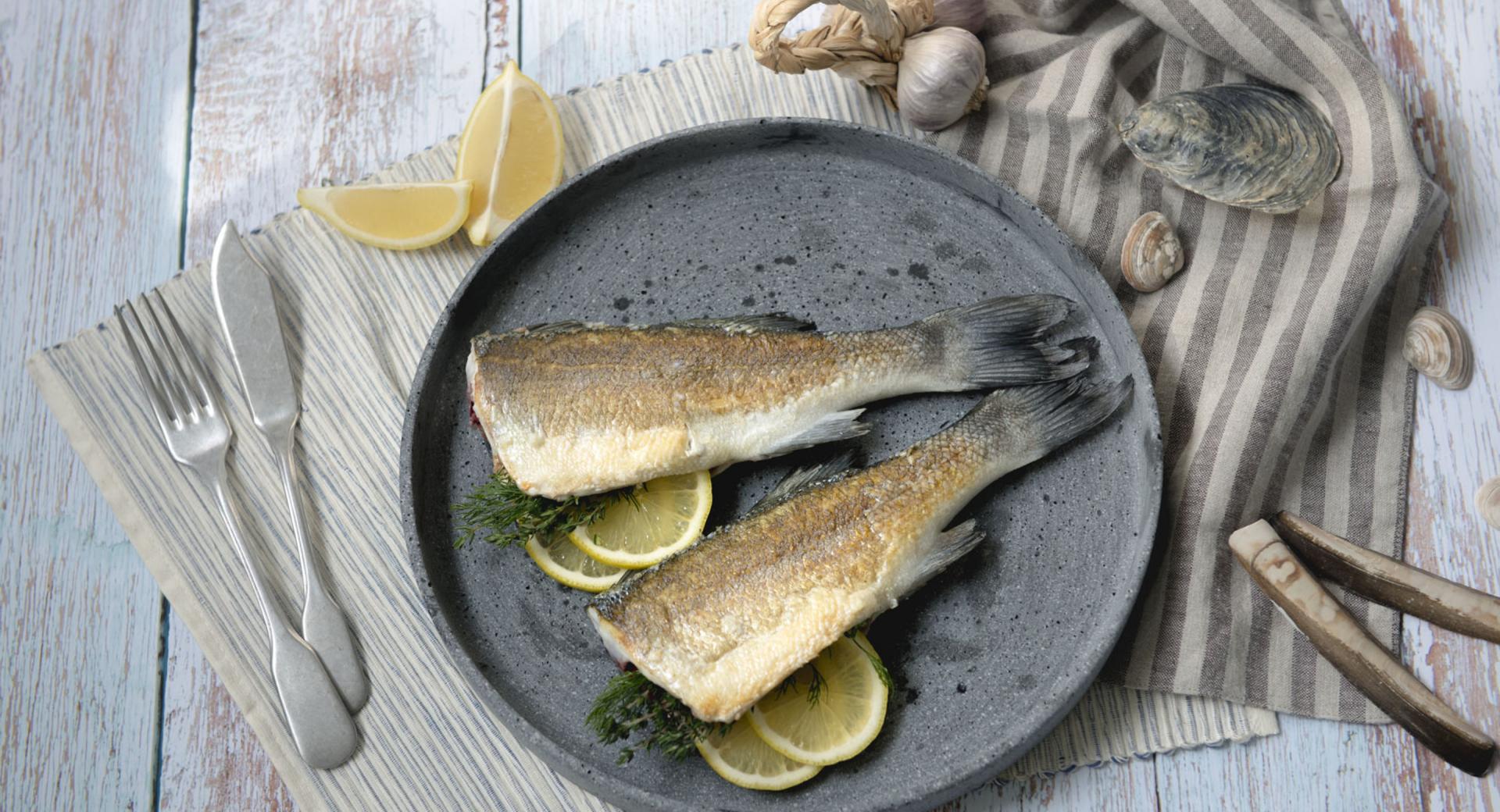 Pescado a la parrilla con mantequilla de limón