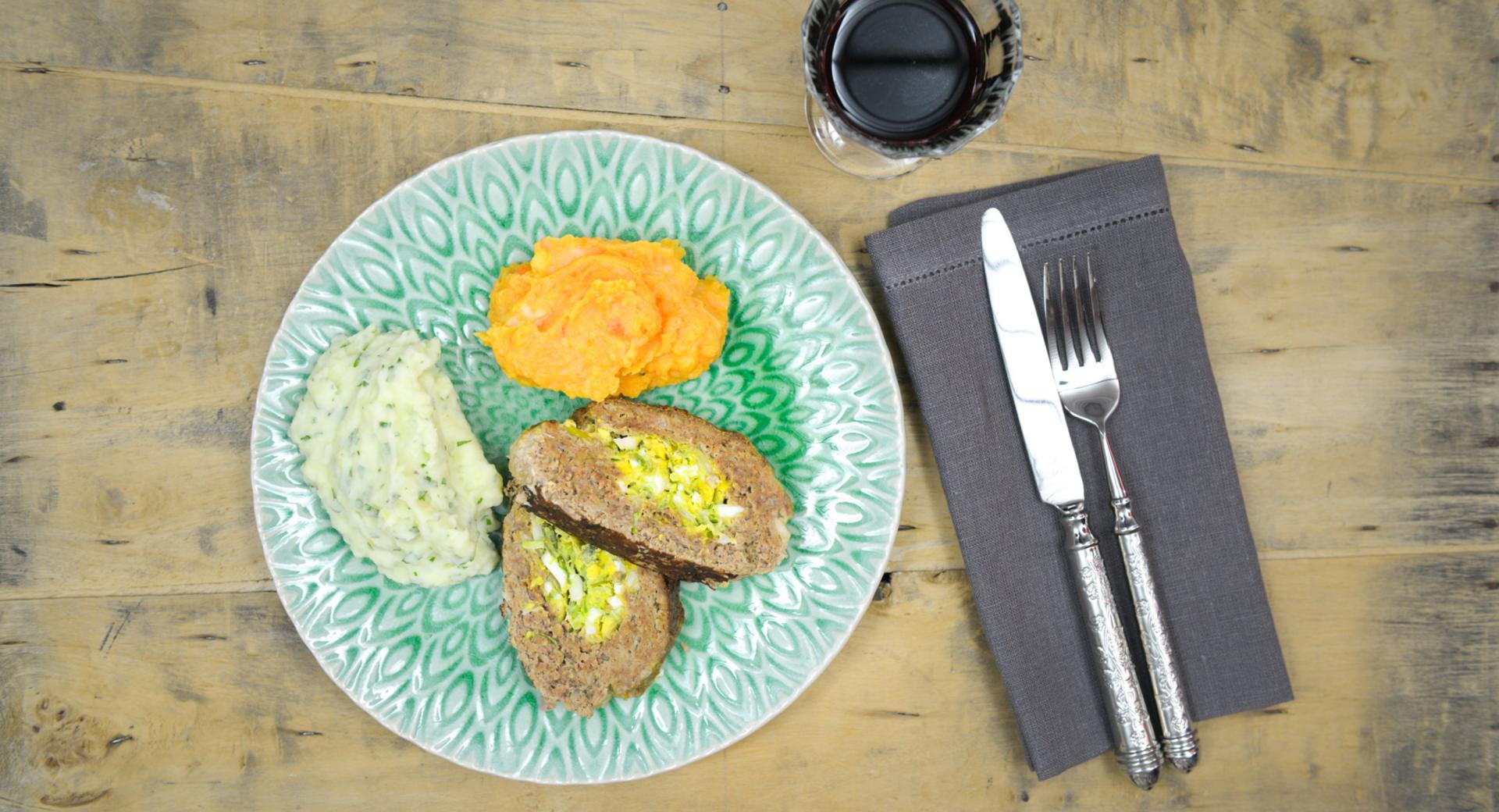 Pastel de carne relleno