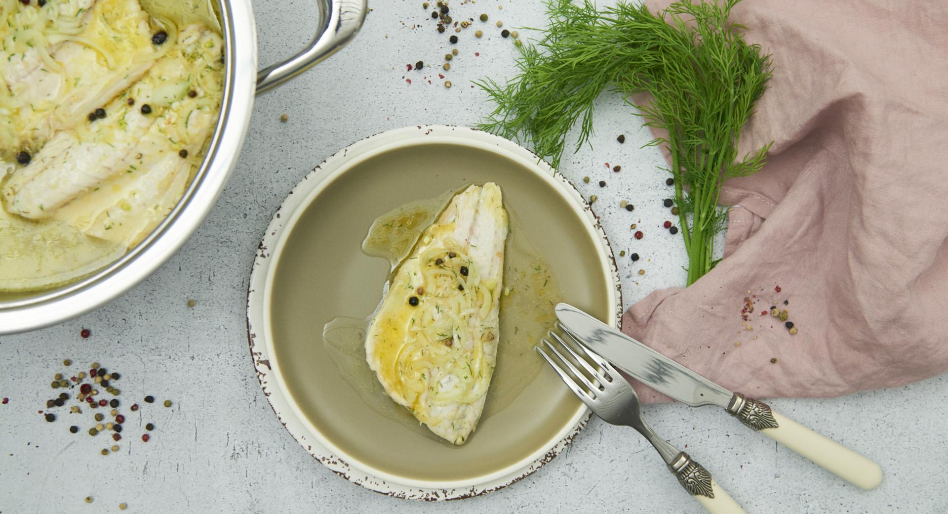 Filetes de pescado blanco marinados