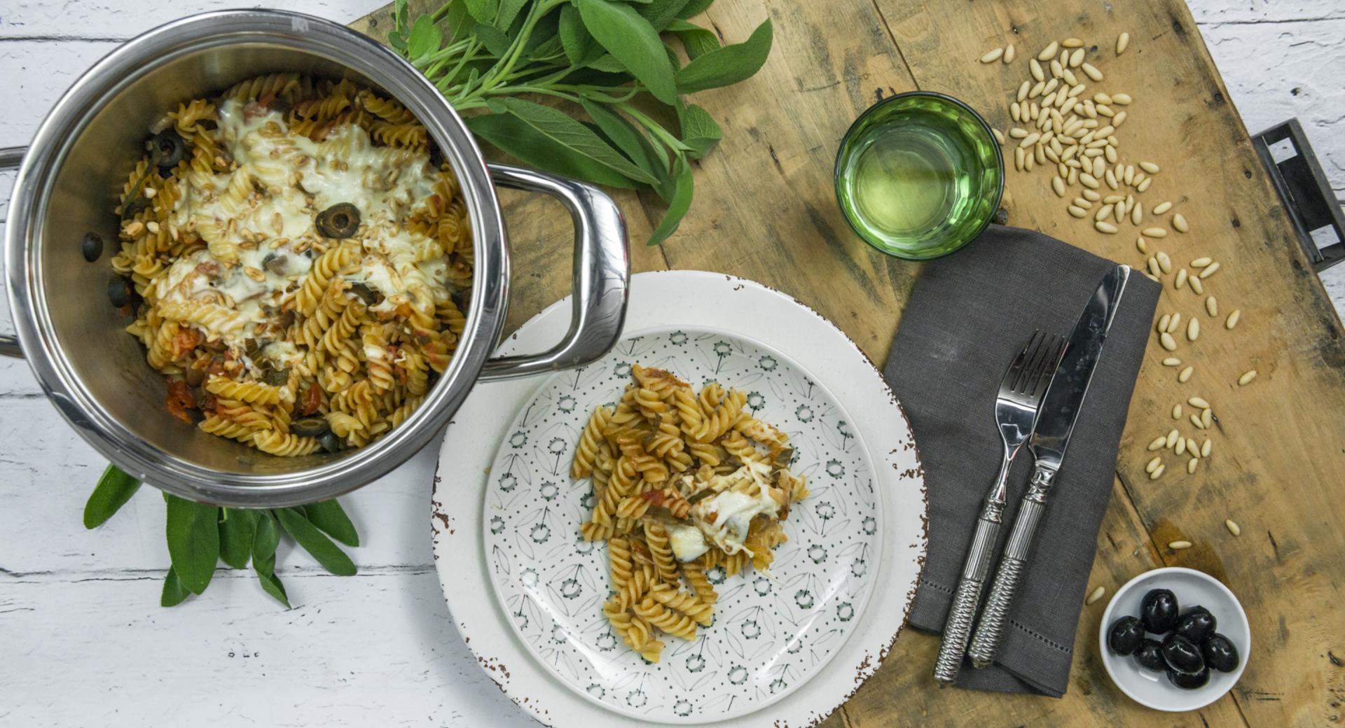 Macarrones al horno con tomate y mozzarella