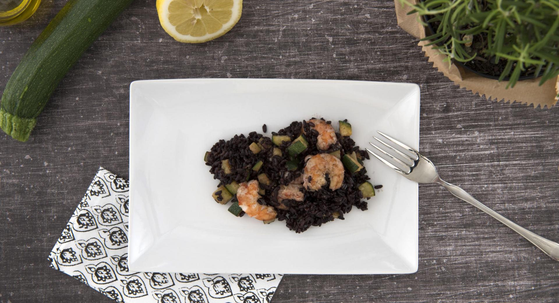 Arroz negro con gambas y calabacines