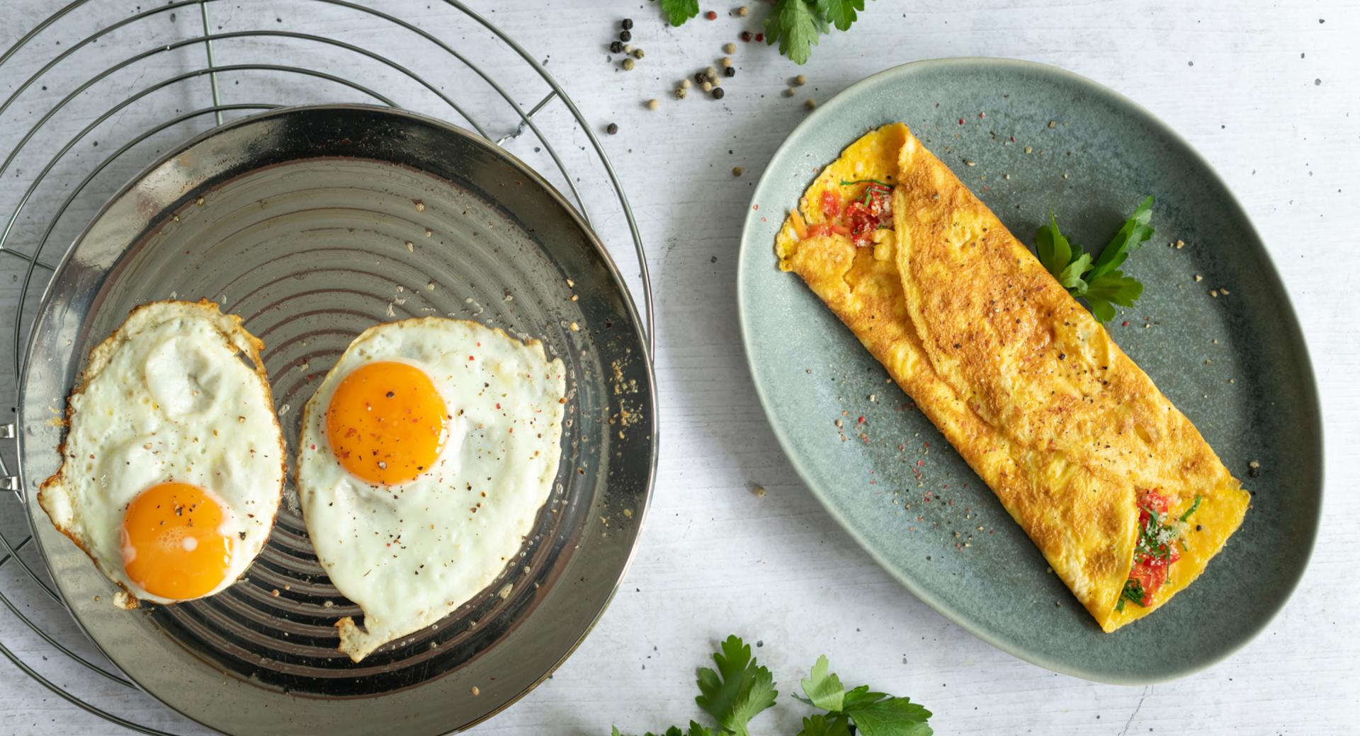 Tortilla rellena y huevos fritos