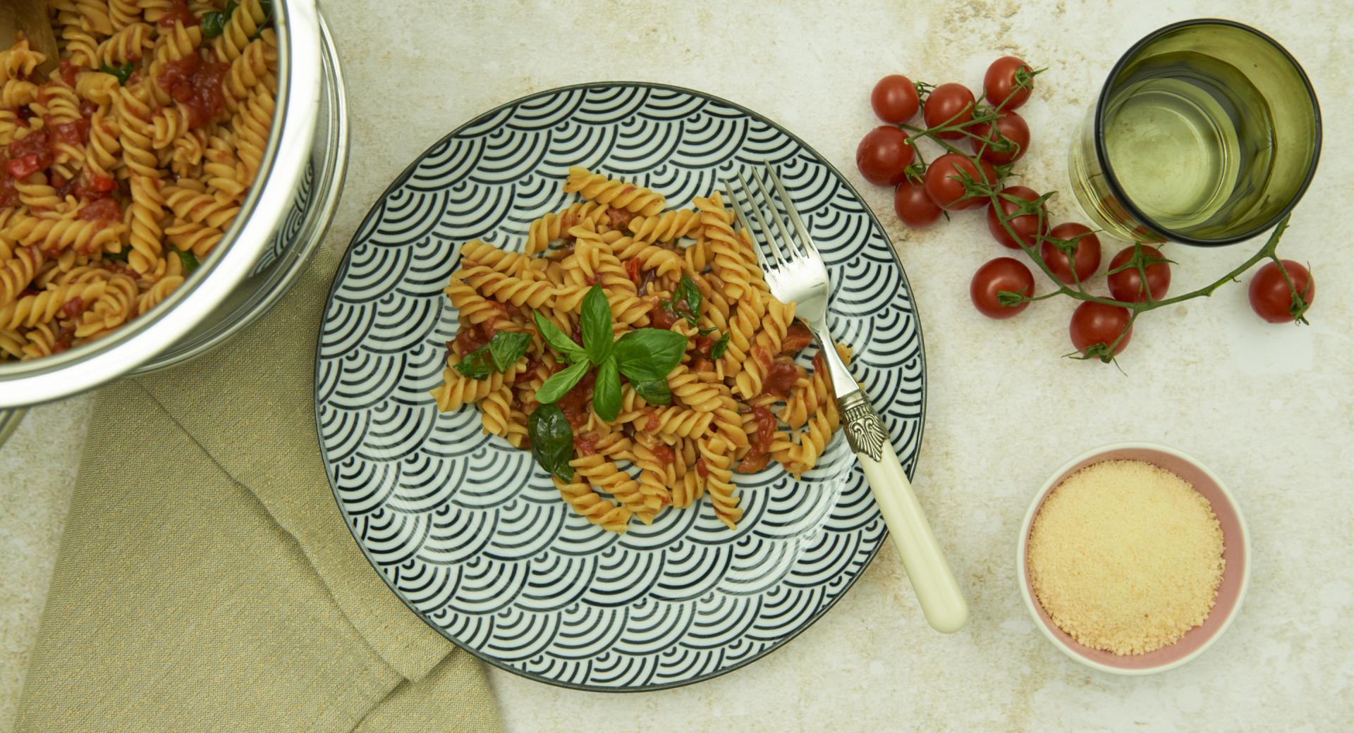 Fusilli con salsa de tomate