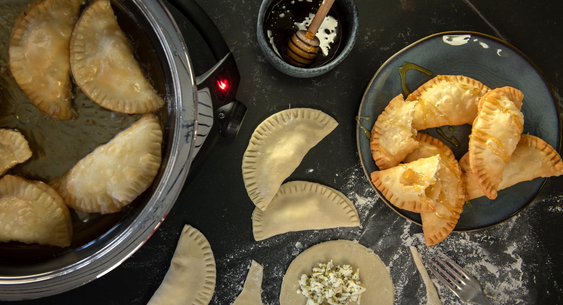 Empanadillas de queso y miel