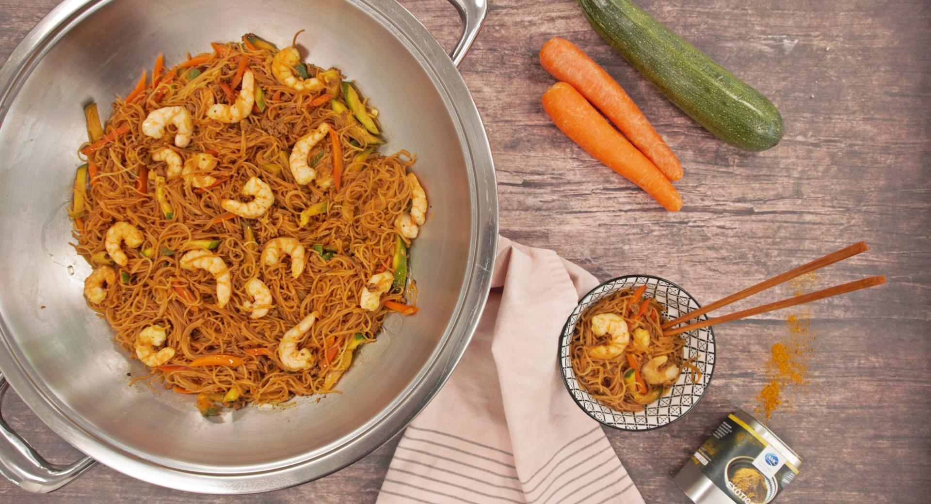 Fideos de arroz con carne y verduras