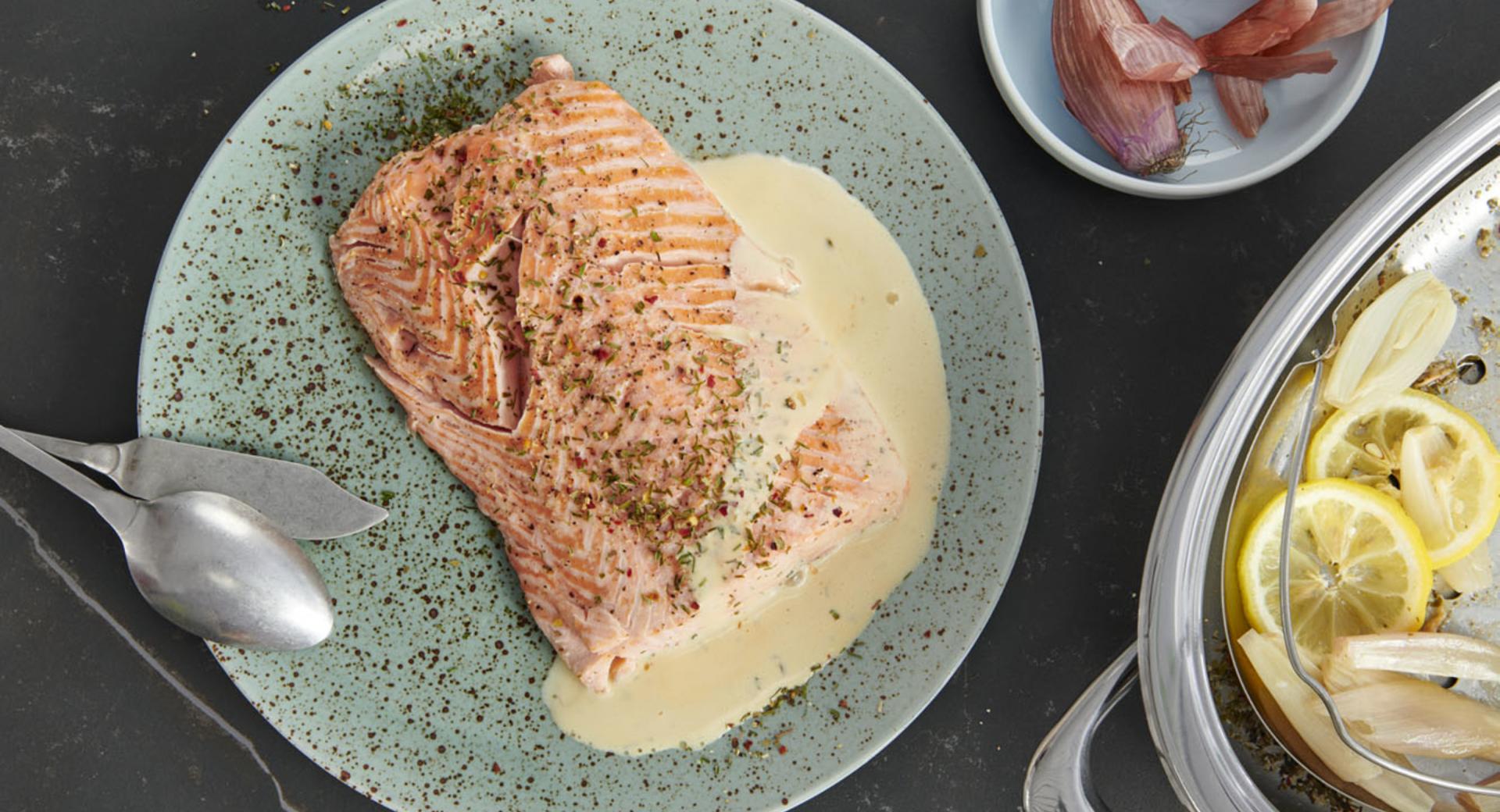 Filete de salmón con salsa holandesa de especias