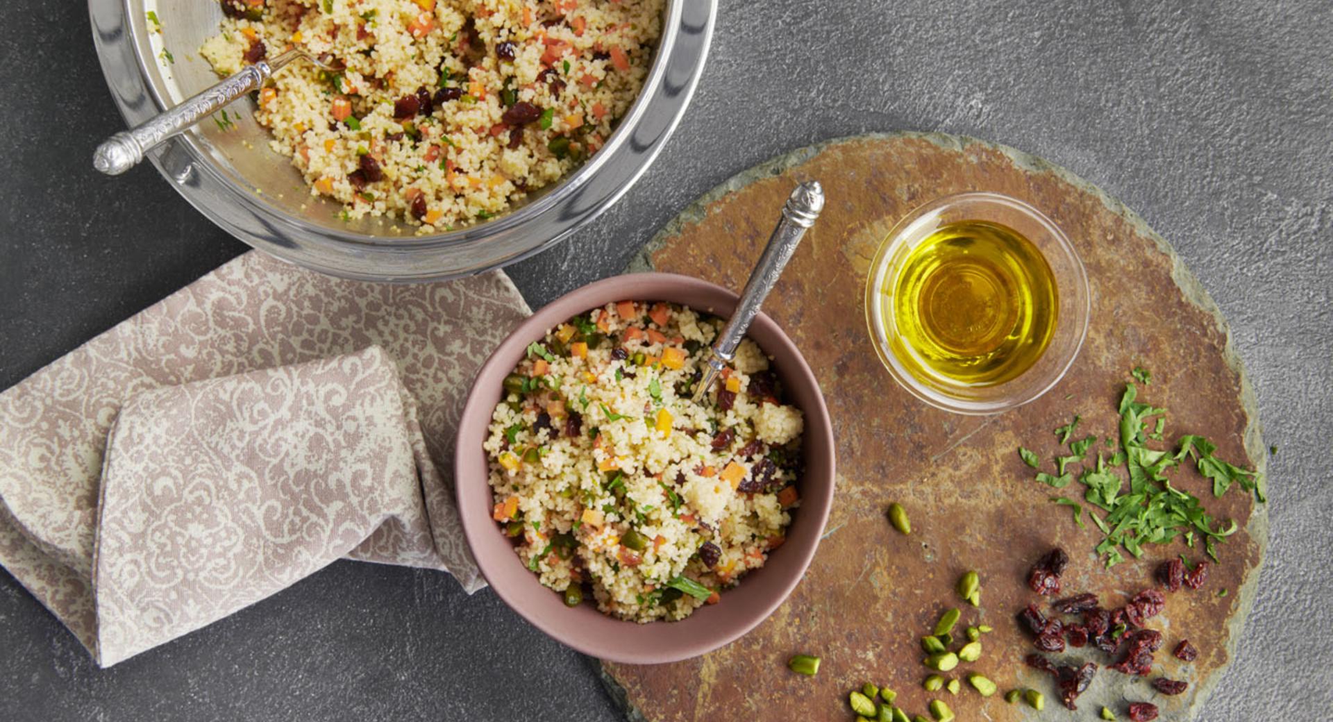 Ensalada de cuscús con arándanos y pistachos