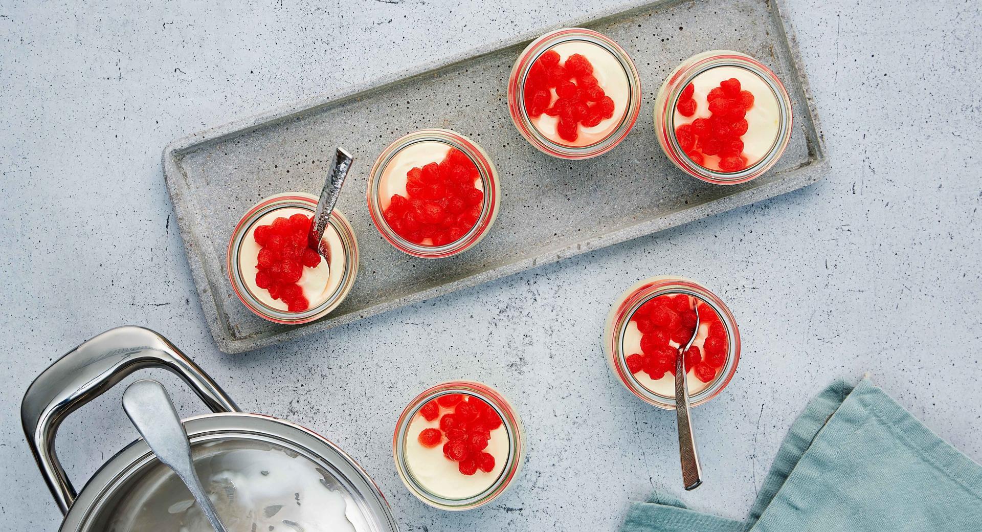 Mousse de coco con perlas de sandía
