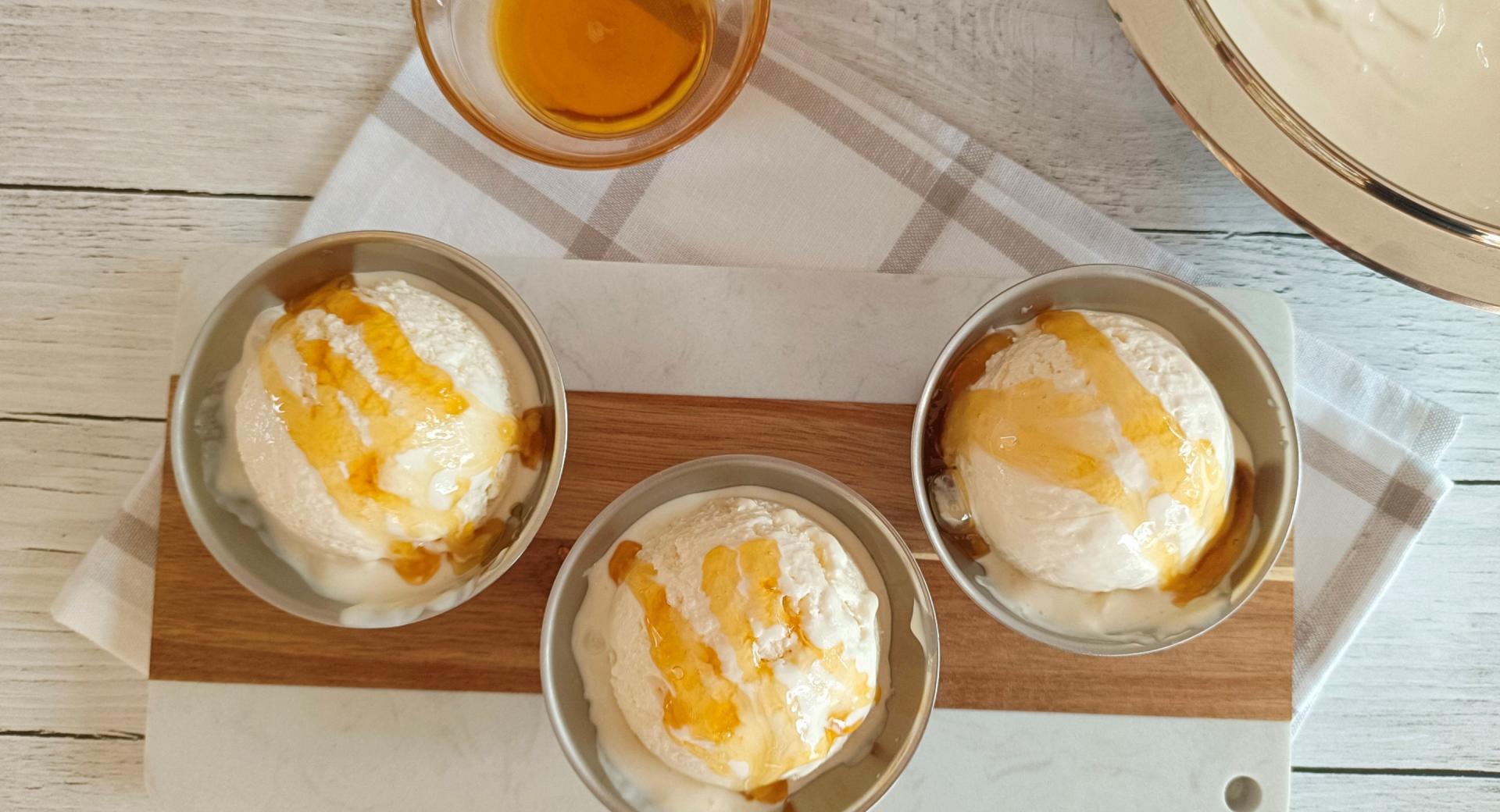 Helado de yogur con miel