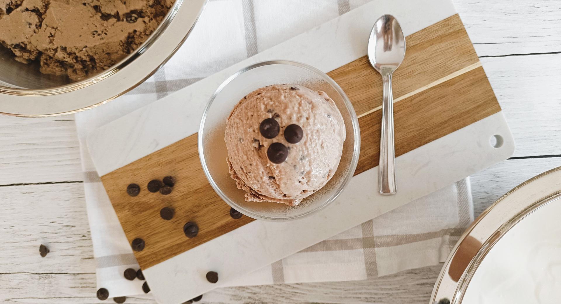 Helado de yogur con chocolate Helado de yogur con chocolate