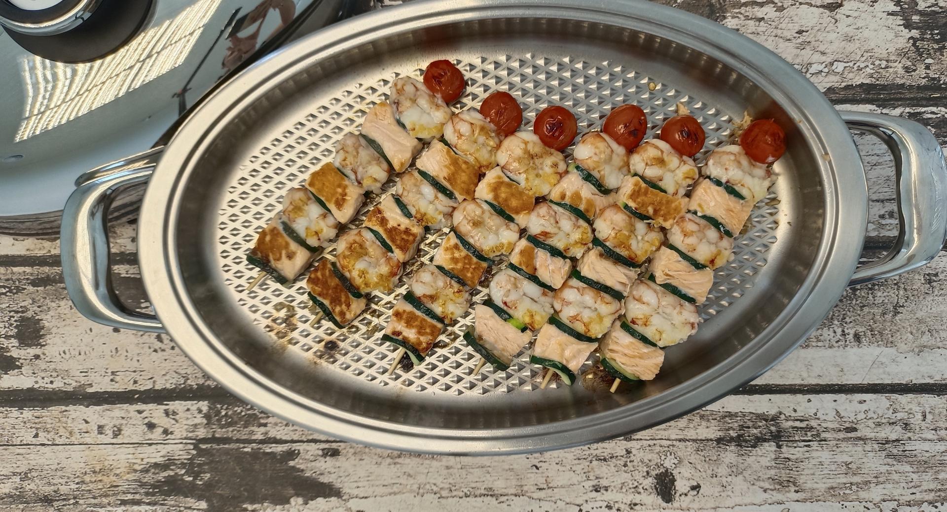 Brochetas de salmón y gambas Brochetas de salmón y gambas