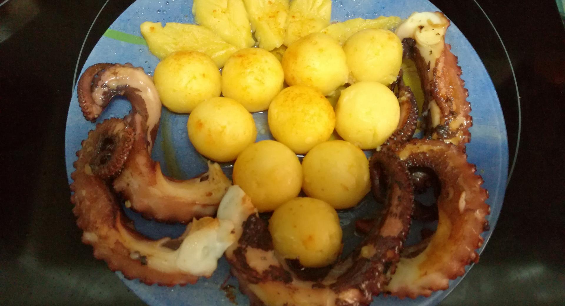 pulpo con bolitas de patata