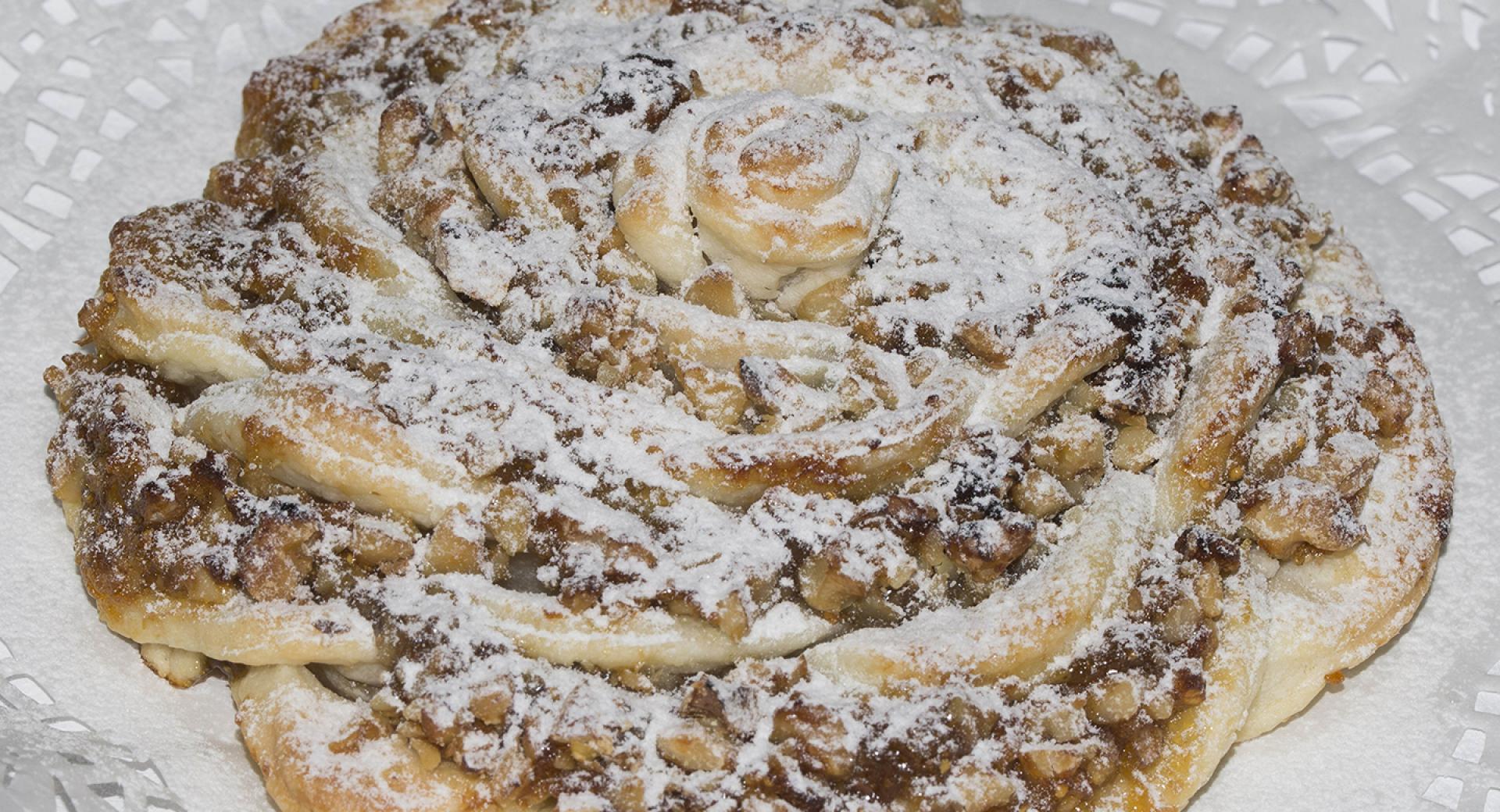 Pastel con mermelada de higos y nueces