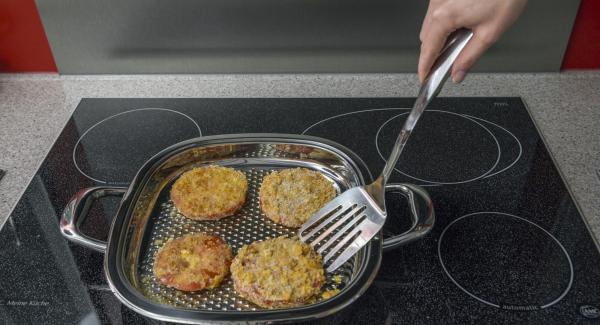 Cuando el Avisador (Audiotherm) emita un pitido al llegar a la ventana de “chuleta”, dar la vuelta a los escalopes de tomate, apagar el fogón y volver a tapar.