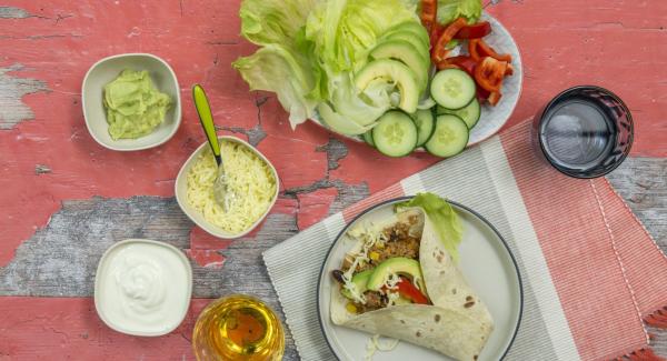 Sazonar con chili y servir junto con las tortillas y otros ingredientes para la guarnición (ver el consejo).