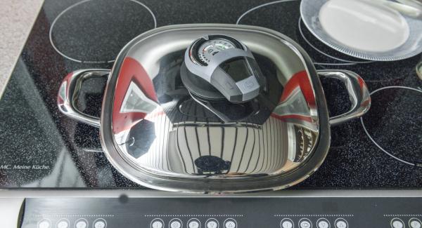 Encender el fuego a temperatura máxima y calentar la olla hasta la ventana de “chuleta” con el Avisador (Audiotherm).