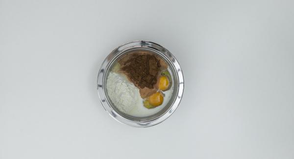 En un bol, mezclar todos los ingredientes hasta formar una  crema ligera y dejar reposar durante 30 minutos.