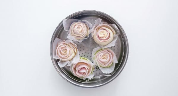 Colocar en un molde de silicona con un pequeño papel de horno. Introducir todas las rosas en la Softiera.