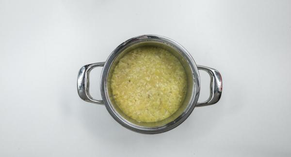 Al finalizar el tiempo de cocción, colocar la olla con la Tapa Rápida (Secuquick Softline) en una superficie resistente al calor y dejar despresurizar.