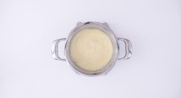 Tapar la olla y calentar hasta alcanzar la temperatura de 70º C. Retirar y dejar reposar unos 10 minutos como mínimo.