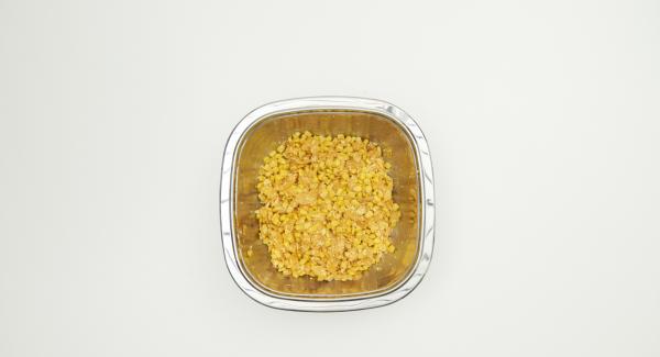 Escurrir el maíz y mezclar bien con el resto de los ingredientes.