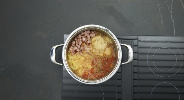 Despresurizar la Tapa Rápida pulsando el botón amarillo. Sazonar al gusto con sal pimienta y azúcar.