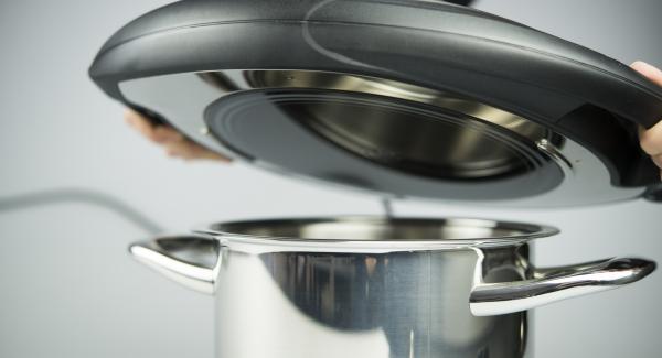 Colocar la olla en el fuego a temperatura baja, y colocar el Navigenio en modo de horno (poniéndolo invertido encima de la olla) y ajustar a temperatura baja.