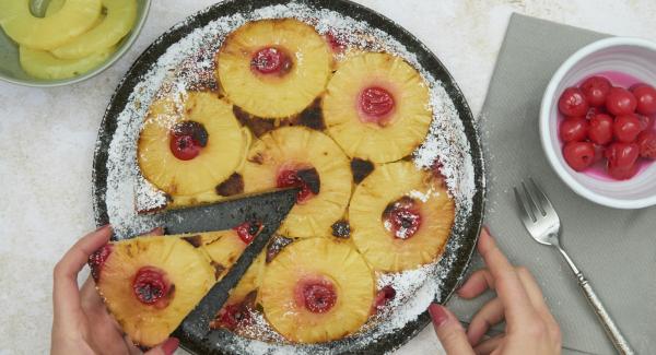 Al finalizar el tiempo de cocción. Retirar el Navigenio y dejar enfriar el pastel durante unos 5 minutos. Sacarlo de la olla y servir tibio.