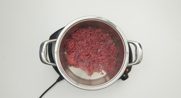 Tan pronto como el Audiotherm Plus emita un pitido al llegar a la ventana de “chuleta”, introducir la carne picada, desmenuzar y asar hasta que esté bien cocinada.