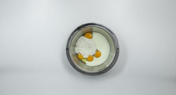 Mezclar todos los ingredientes para las crepes.
