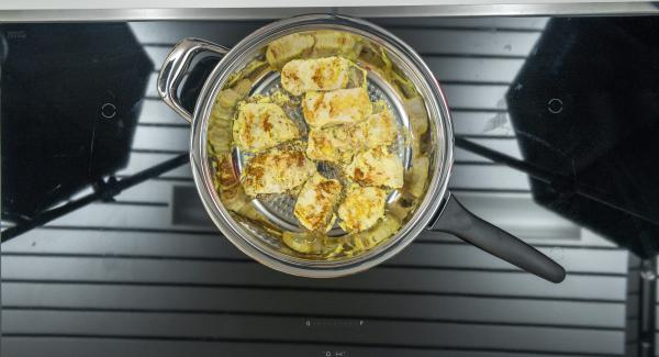 Dar la vuelta al cabo de un rato. Freír por completo unos 8 minutos en función del tamaño del trozo de carne. Dar la vuelta al cabo de un rato. Freír por completo unos 8 minutos en función del tamaño del trozo de carne.