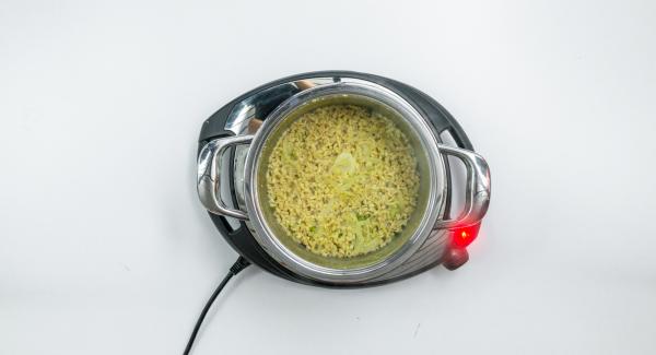 Al finalizar el tiempo de cocción, retirar la Tapa Súper-Vapor (EasyQuick), extraer la Softiera y colocar la tapa súper vapor en modo invertido. Al finalizar el tiempo de cocción, retirar la Tapa Súper-Vapor (EasyQuick), extraer la Softiera y colocar la tapa súper vapor en modo invertido.