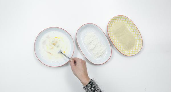 Triturar los cereales en un mortero, batir el huevo y mezclarlo con la leche.