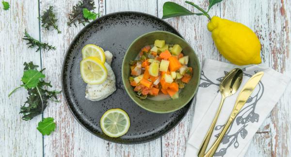 Filete de pescado con verduras al vapor