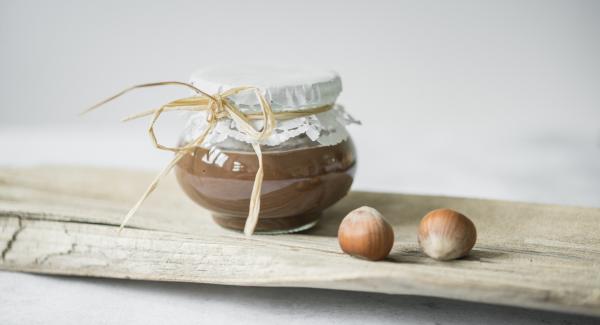 Crema casera de chocolate con avellanas