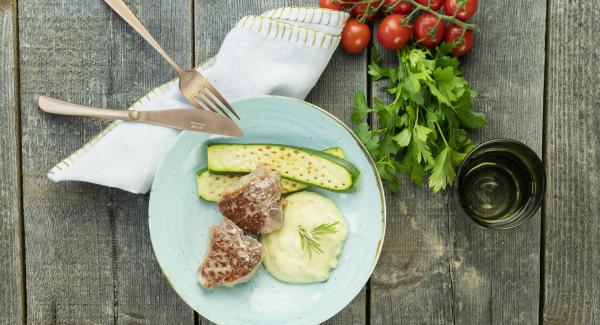 Chuletas de cordero a la parrilla con puré de romero 