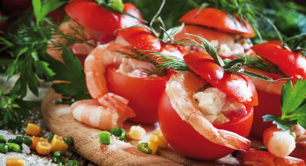 Tomates rellenos de gambas