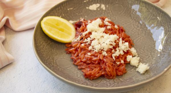 Risotto de tomate diferente. Puntalette con remolacha