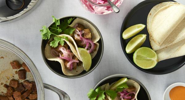 Fajitas de carne con cebollas en escabeche 