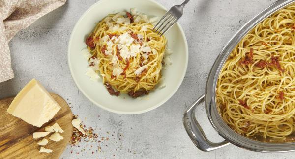 Espaguetis al aglio e peperoncino