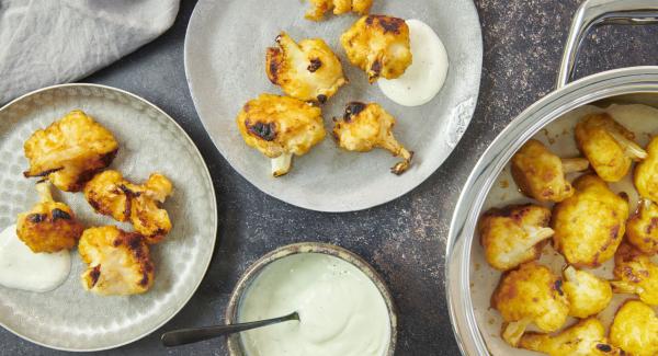 Coliflor frita con dip de ajo