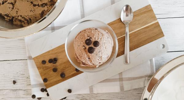 Helado de yogur con chocolate