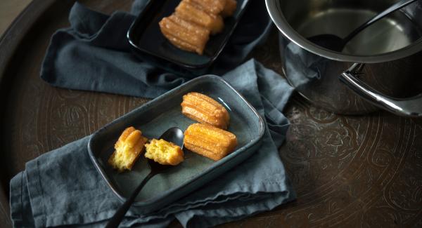 Pasteles fritos (tulumba)