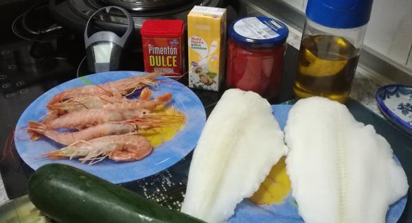 Preparar todos ingredientes, el calabacin los langostinos,el lenguado,