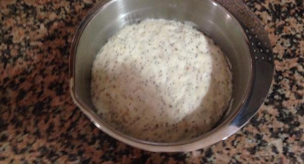 Una vez  este la masa fermentada, formaríamos el pan, poniendo en el mármol un poco de harina de arroz, para que no,  se nos pegue la masa. Después se tapara con un paño y la dejaríamos hasta que doble su volumen, siempre dependiendo de la temperatura ambiente.