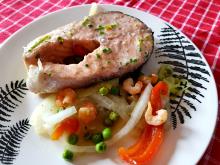 Salmón al horno con gambas