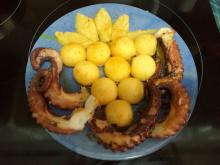 pulpo con bolitas de patata