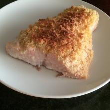 Salmon a la costra de naranja y parmesano