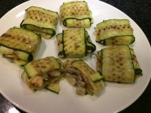 Raviolis de calabacín rellenos de setas y langostinos.